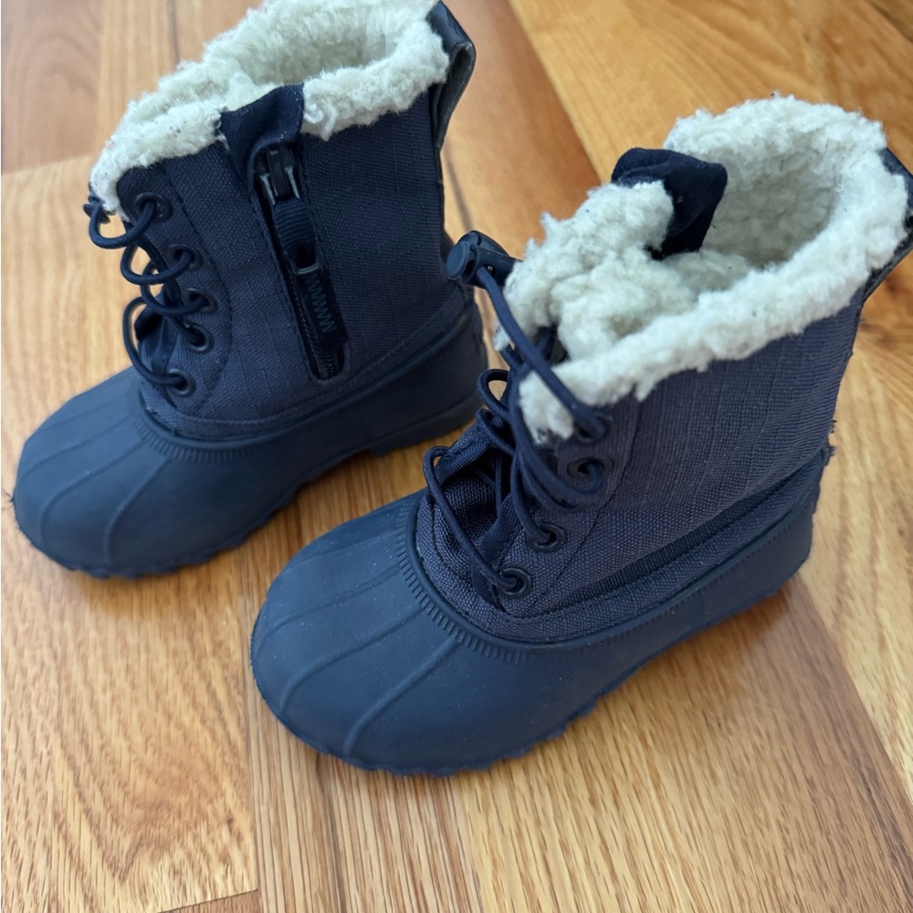 Native toddler boy size 7 Winter Lace-Up Snow Boots w sherpa Lining navy blue